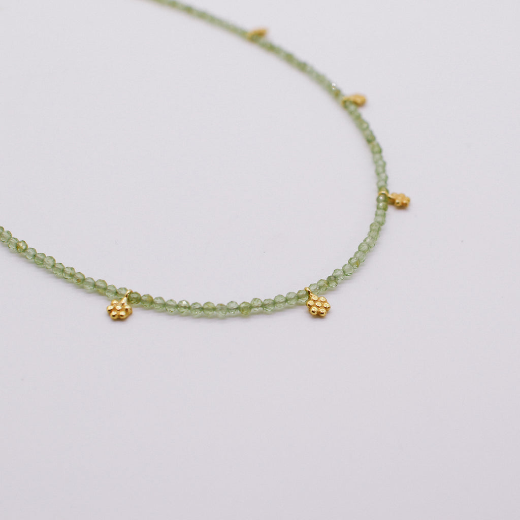 Daisy necklace