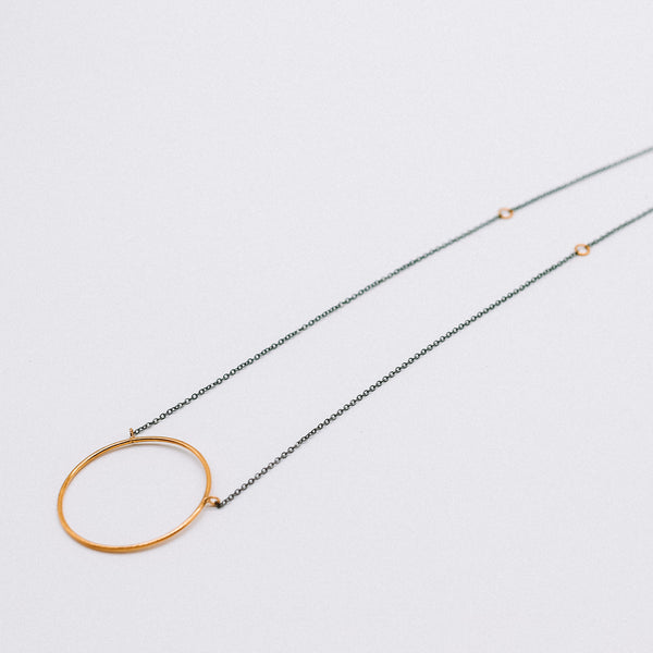 Medium circle necklace
