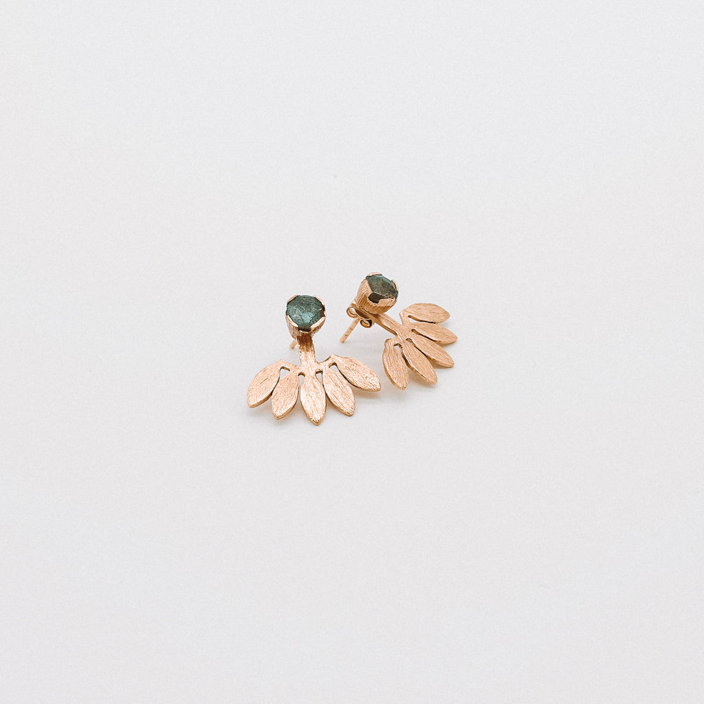 Daisy stud